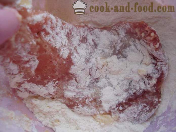 Braciole di maiale sugose in pastella - come fare una braciola di maiale morbida e succosa in padella, un passo per passo ricetta foto