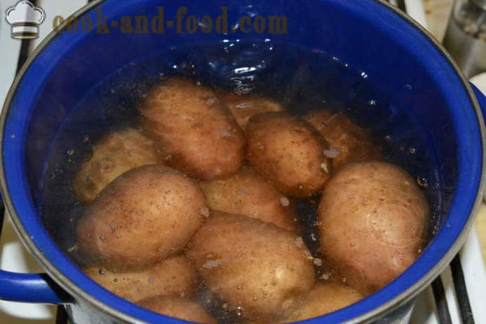 Patate bollite con la buccia per un'insalata - come cucinare le patate con la buccia in una casseruola, con un passo per passo ricetta foto