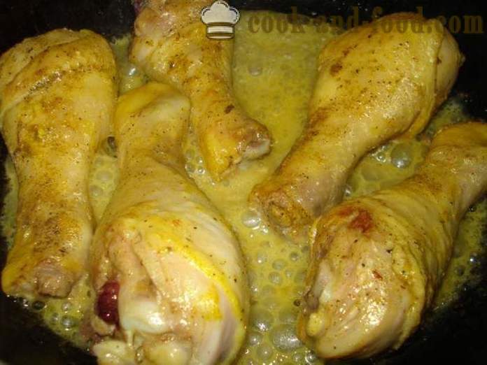 Coscia di pollo in salsa di soia - entrambi deliziosi per cucinare cosce di pollo in una padella, un passo per passo ricetta foto