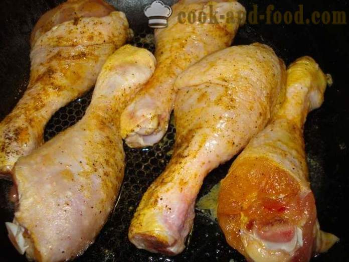 Coscia di pollo in salsa di soia - entrambi deliziosi per cucinare cosce di pollo in una padella, un passo per passo ricetta foto