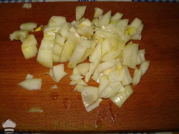 Patate fritte con le cipolle - come cucinare patate fritte con cipolla in una padella, un passo per passo ricetta foto