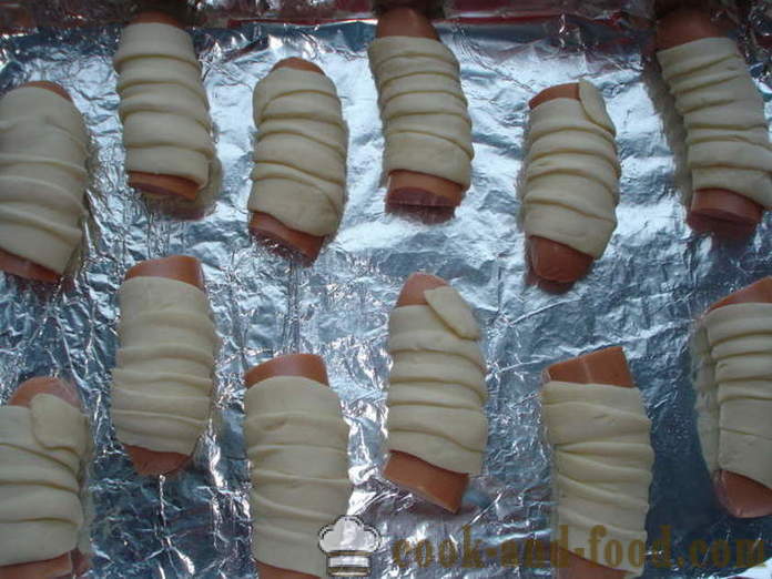 Salsicce in pasta sfoglia in forno - come cucinare salsicce in pasta sfoglia, con un passo per passo ricetta foto