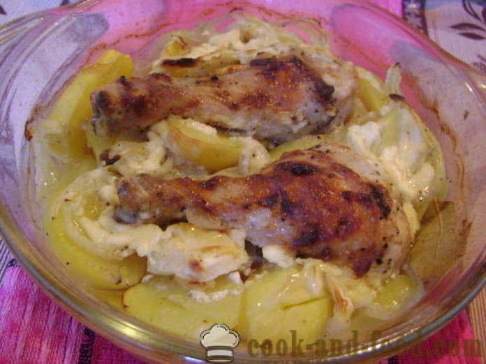 Cosce di pollo con patate al forno - Come cucinare un delizioso coscia di pollo con patate, un passo per passo ricetta foto