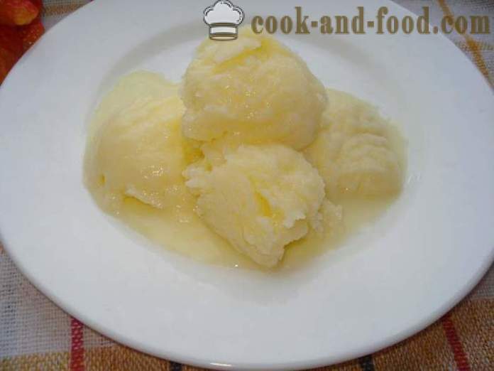Gelato artigianale a base di latte con l'amido - come fare una coppa di gelato in casa, passo dopo passo ricetta foto