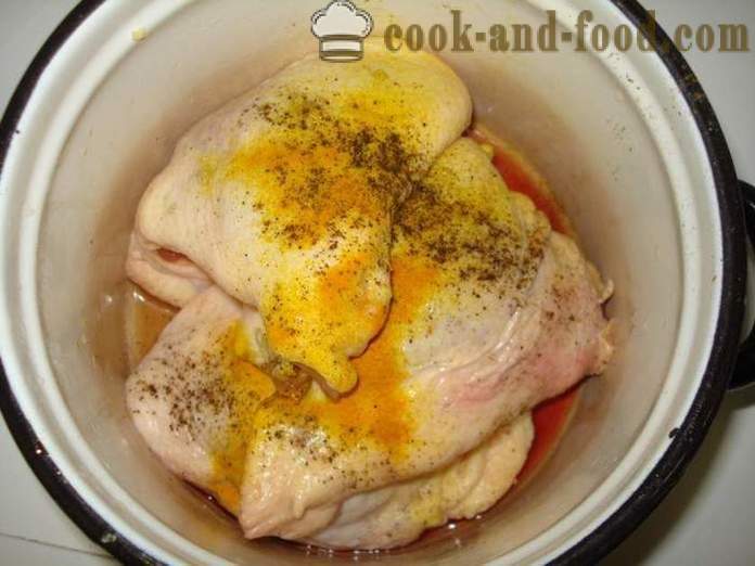 Cosce di pollo al forno in pellicola di plastica - come un delizioso cosce di pollo al forno, con un passo per passo ricetta foto