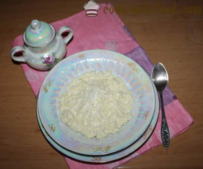 Porridge di miglio con il latte e una banana - come cucinare il porridge miglio con il latte correttamente, passo dopo passo ricetta foto