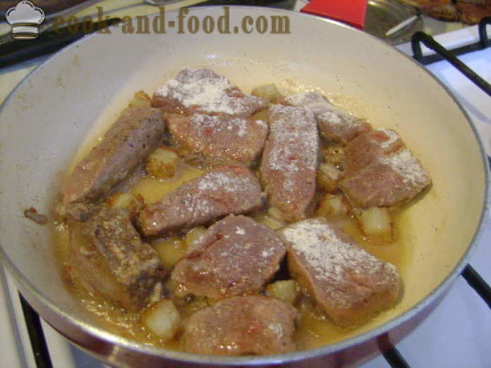 Fegato con patate in una padella - come cucinare fegato di manzo con patate, un passo per passo ricetta foto