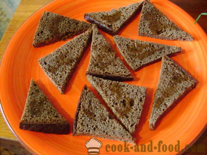 Semplici panini con aringa sul pane di segale - come fare i panini con le aringhe, un passo per passo ricetta foto