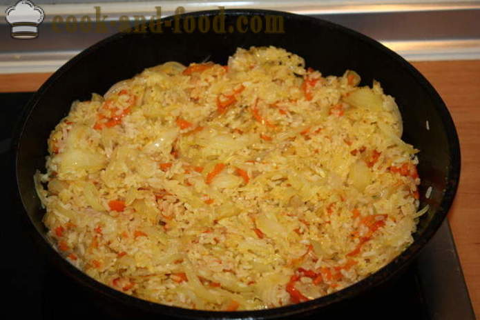 Contorno delizioso di riso con carote, cipolla e aglio - Come cucinare un delizioso contorno di riso, un passo per passo ricetta foto