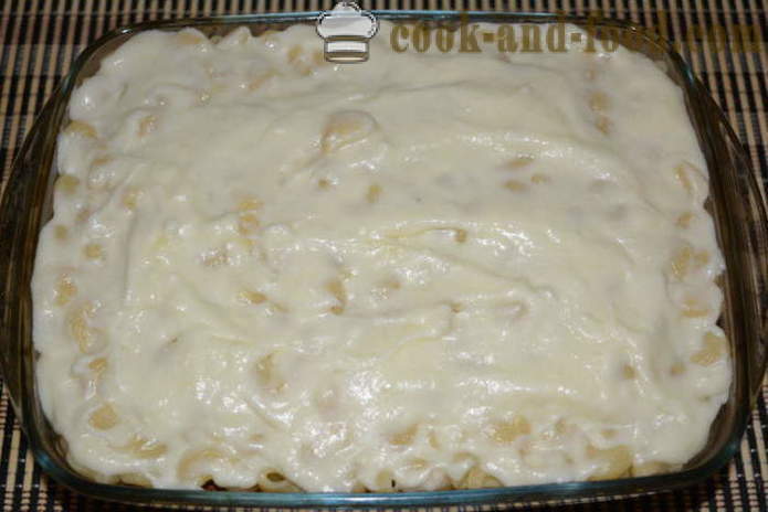 Casseruola Maccheroni con carne macinata e besciamella - come cucinare la pasta casseruola in forno, con un passo per passo ricetta foto