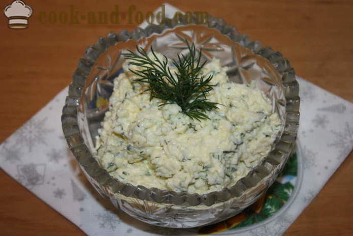Antipasto ebraico di formaggio fuso con aglio - come fare aperitivo ebraico con l'aglio, un passo per passo ricetta foto