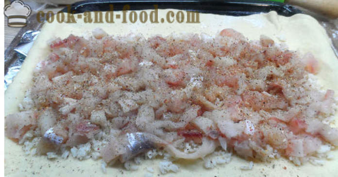 Lievito per dolci a base di pesce e riso e pesce fresco - come cucinare una torta con il pesce al forno, con un passo per passo ricetta foto