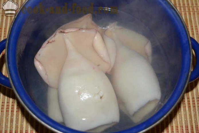 Come cucinare insalata di calamari che erano morbido, con un passo per passo ricetta foto