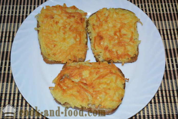 Panini caldi con patate crude grattugiate - Come fare panini caldi in padella, un passo per passo ricetta foto