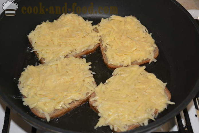 Panini caldi con patate crude grattugiate - Come fare panini caldi in padella, un passo per passo ricetta foto
