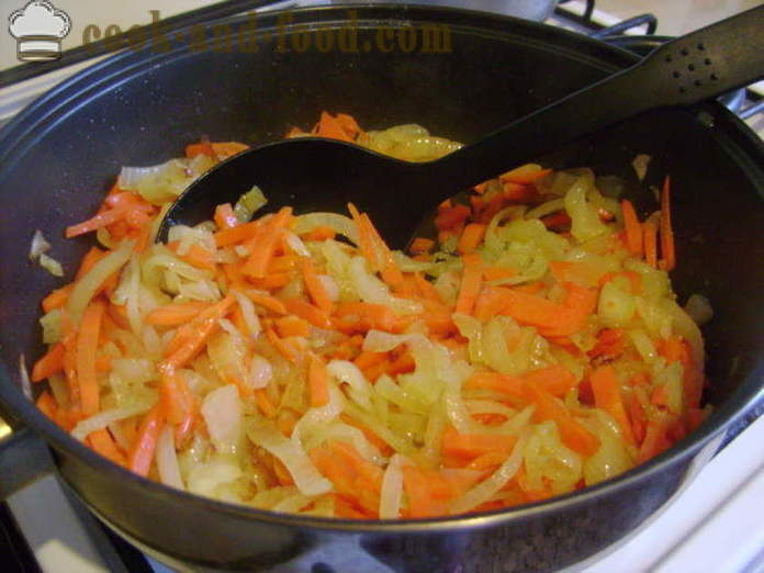 Una ricetta deliziosa brotoly in umido con cipolle e verdure - cottura brotola pesce con maionese, un passo per passo ricetta foto