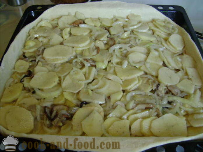 Torta di lievito con patate e funghi - come cucinare una torta con funghi e patate, con un passo per passo ricetta foto