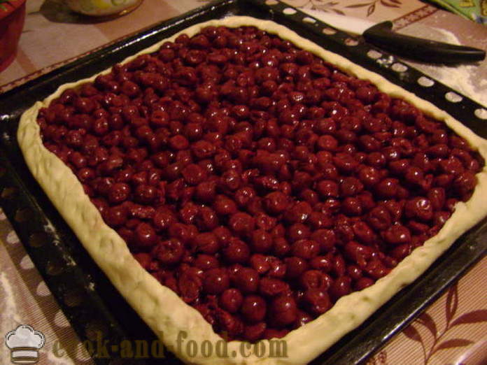Lievito per dolci all'aperto con ciliegie - come cucinare una torta con una ciliegia al forno, con un passo per passo ricetta foto