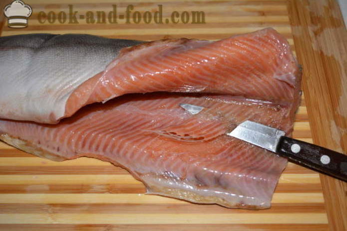 Come tagliare filetto di salmone rosa - come separare il rosa salmone dalle ossa, un passo per passo ricetta foto
