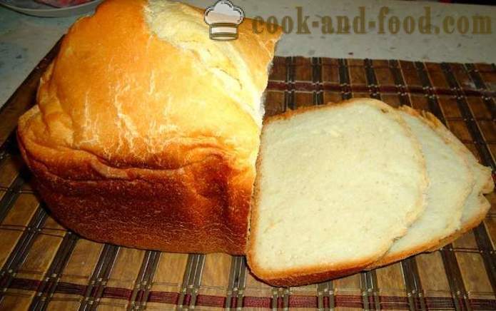 Pane fatto in casa semplice nella macchina per il pane - come cuocere il pane nella macchina per il pane in casa, passo dopo passo ricetta foto
