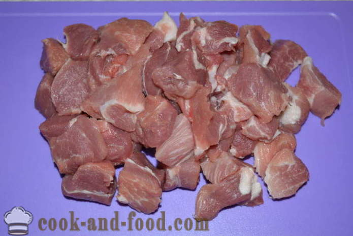 Carne di maiale con funghi in multivarka come goulash - come cucinare carne di maiale con funghi in multivarka, passo dopo passo ricetta foto
