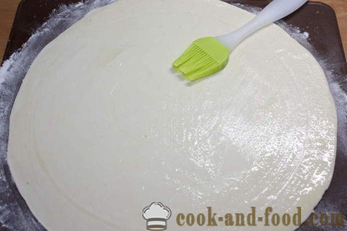 Crostata di pasta sfoglia con pollo e formaggio - come fare una torta a strati con il pollo, un passo per passo ricetta foto