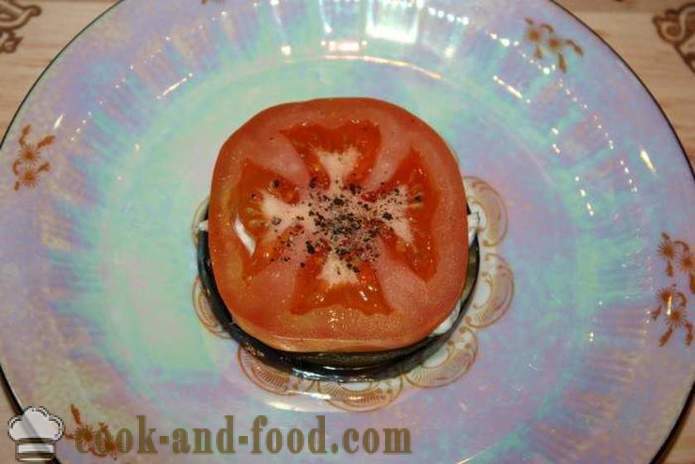 Antipasto freddo di melanzane con pomodoro e mozzarella - come cucinare antipasto di melanzane su un tavolo di festa, un passo per passo ricetta foto