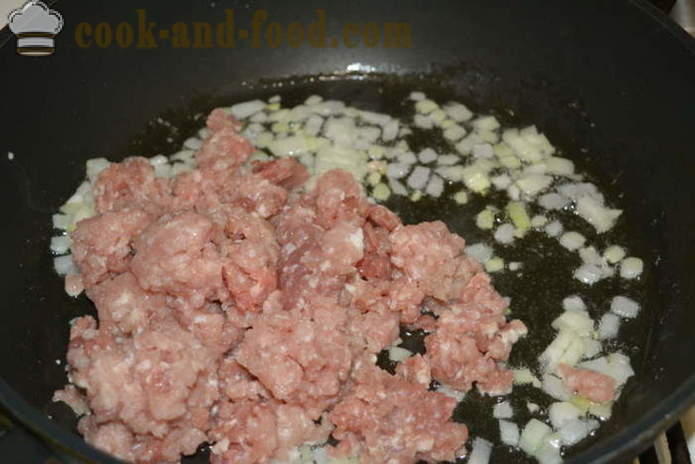Pasta nautico con carne macinata in una padella - come cucinare la pasta nautico con carne macinata, un passo per passo ricetta foto
