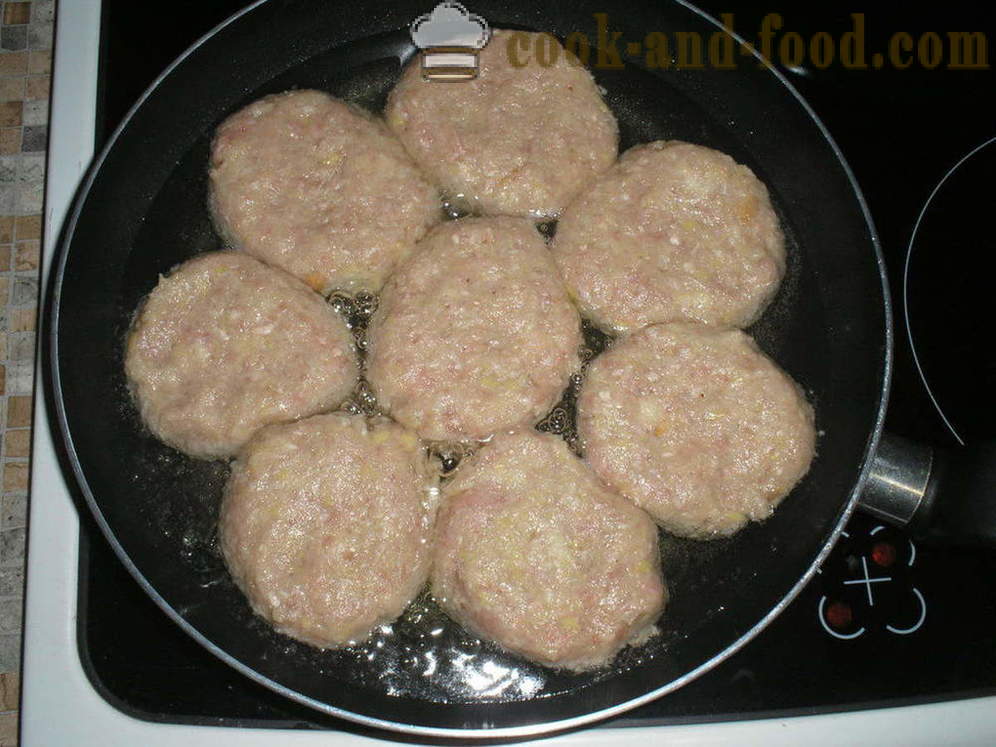 Deliziosi hamburger fatti in casa da carne macinata - come cucinare hamburger a casa, passo dopo passo le foto delle ricette