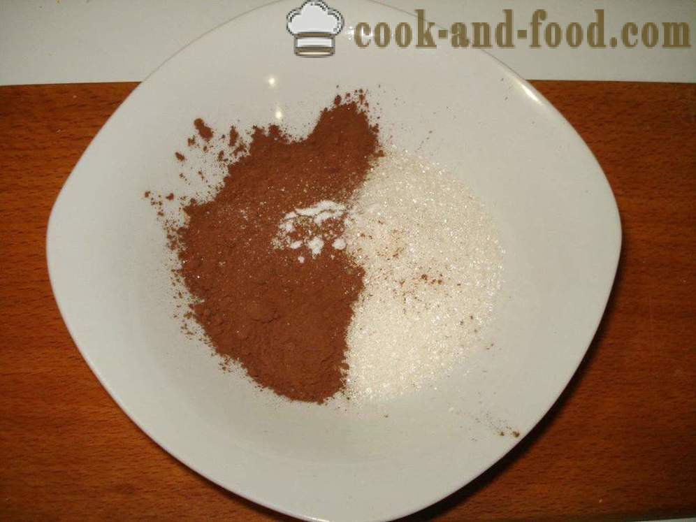 Cacao casalingo con il latte - come cucinare la polvere di cacao con latte, un passo per passo ricetta foto