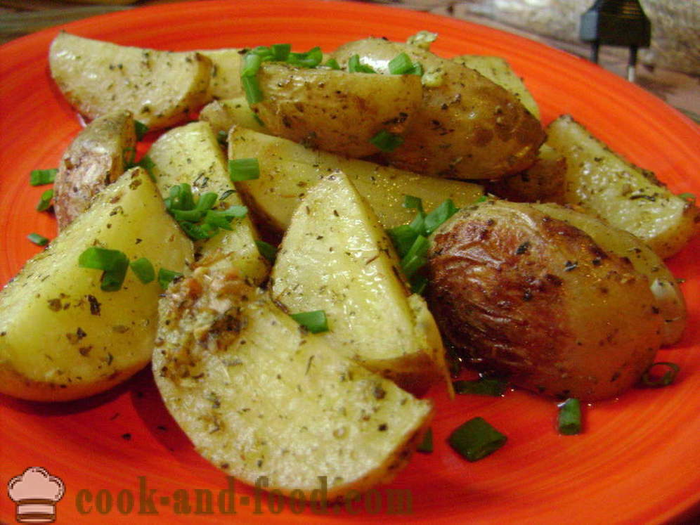 Patate al forno con una crosta - come fette di patate al forno, con un passo per passo ricetta foto