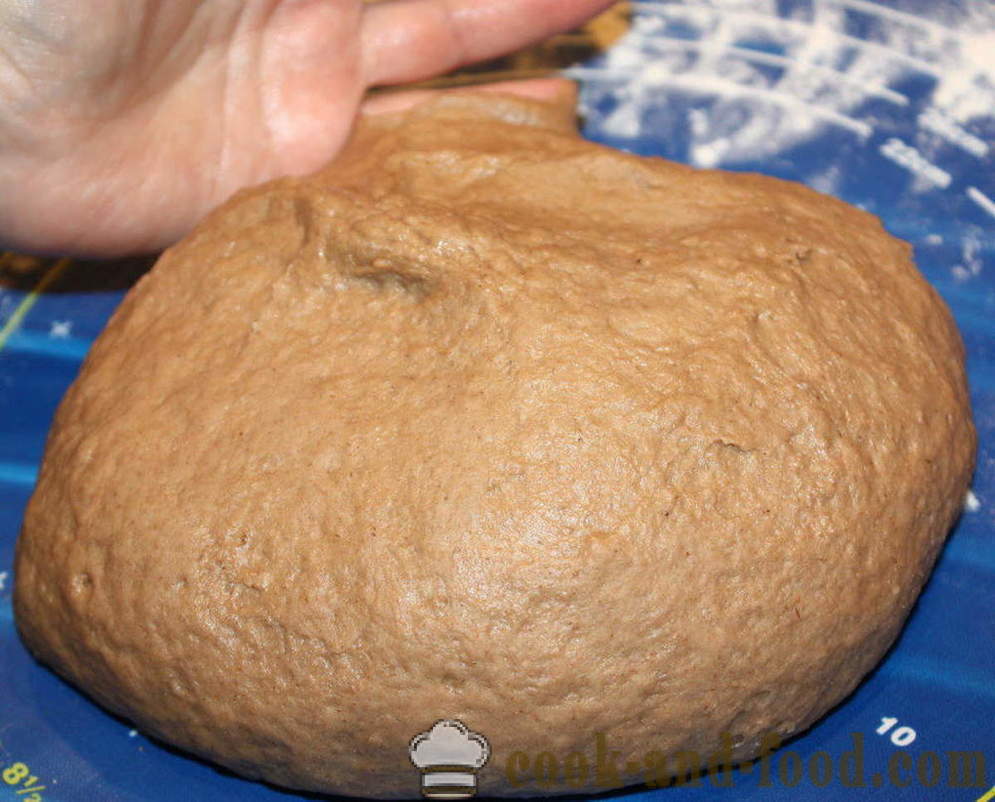 Miele panpepato impasto a mano - un modo semplice per preparare il pan di zenzero la pasta, un passo per passo ricetta foto
