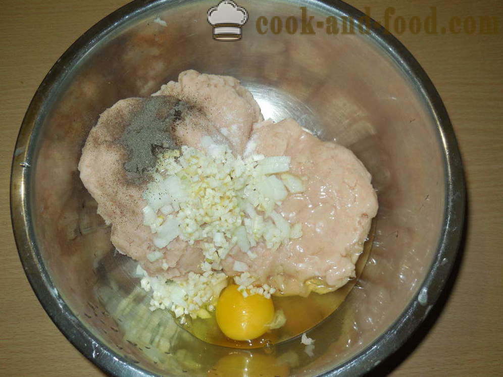 Rotolo di carne di vapore con uova di quaglia - come cucinare polpettone con le uova per una coppia, con un passo per passo ricetta foto