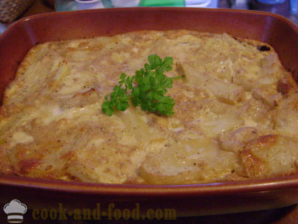 Patate al forno in salsa di panna - entrambe le deliziose patate al forno con crosta di rosolato, con un passo per passo ricetta foto