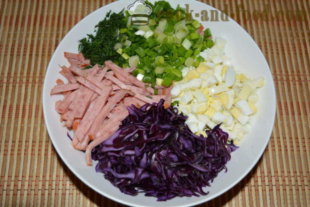 Semplice insalata di cavolo rosso con maionese - come preparare un'insalata di cavolo rosso, un passo per passo ricetta foto