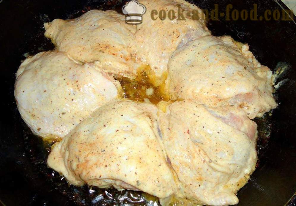 Cosce di pollo arrosto - come friggere le cosce di pollo in una padella, con un passo per passo ricetta foto