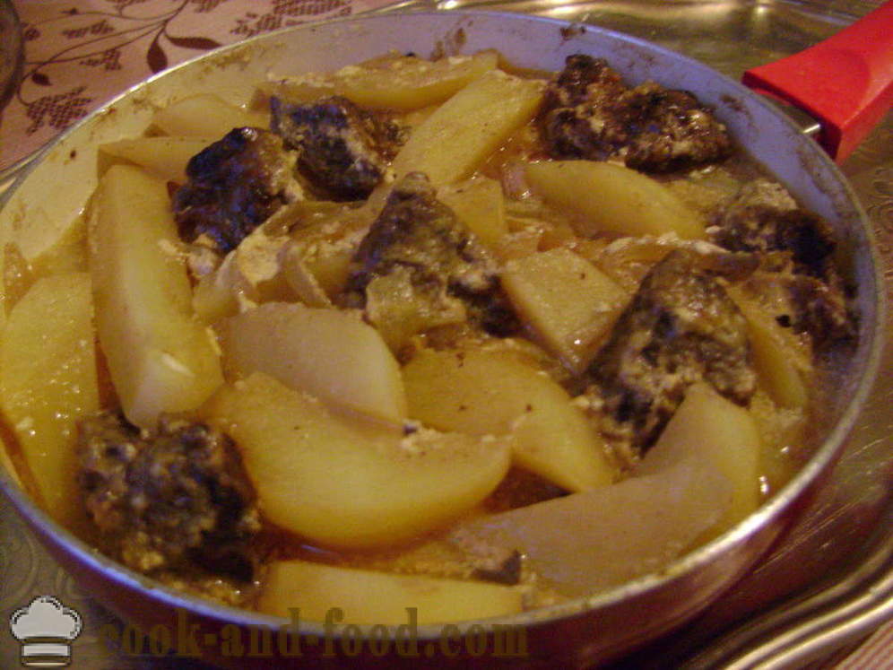 Stufato di patate con fegato di manzo - come cucinare uno stufato di patate con il fegato in una padella, un passo per passo ricetta foto