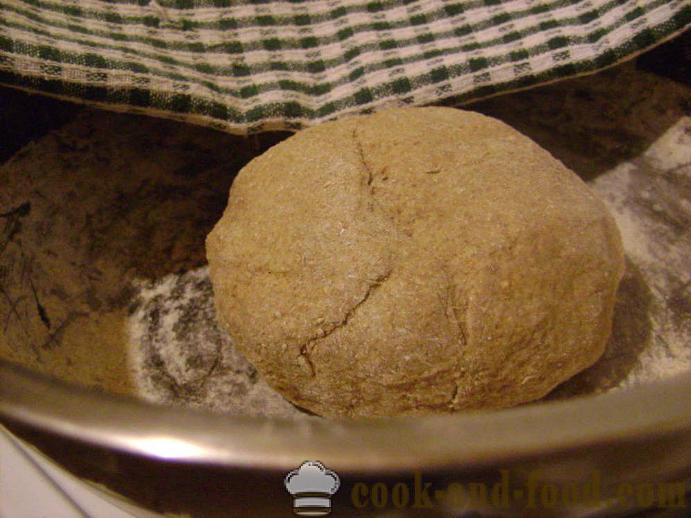Lievito rotoli da grano integrale e farina di segale, sesamo e di girasole - come fare lievito rotoli con sesamo e di girasole, un passo per passo ricetta foto