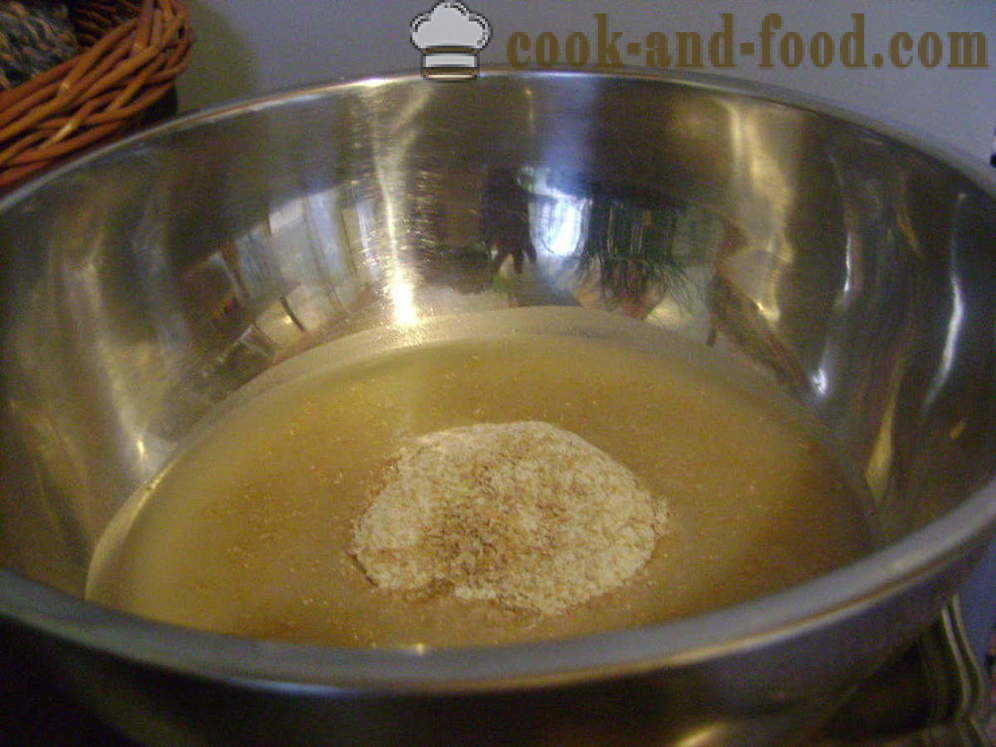 Lievito rotoli da grano integrale e farina di segale, sesamo e di girasole - come fare lievito rotoli con sesamo e di girasole, un passo per passo ricetta foto