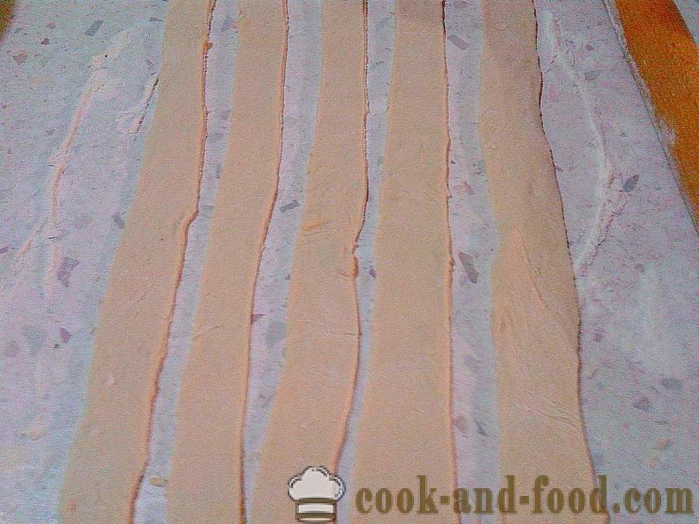Salsicce in pasta fritta in skovorode- come fare salsiccia in pasta in casa, passo dopo passo ricetta foto