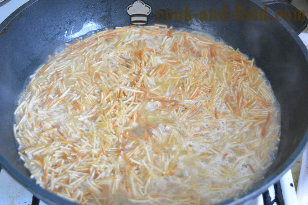 Tagliatelle fritte in una padella - come cucinare fritto vermicelli-ragnatela senza scaricare l'acqua, passo dopo passo ricetta foto