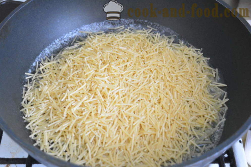 Tagliatelle fritte in una padella - come cucinare fritto vermicelli-ragnatela senza scaricare l'acqua, passo dopo passo ricetta foto