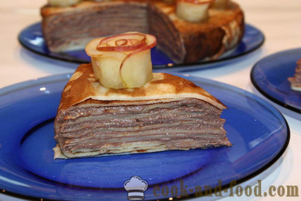 Torta Pancake con crema di formaggio e mela rose - come fare una torta frittella con cagliata, un passo per passo ricetta foto