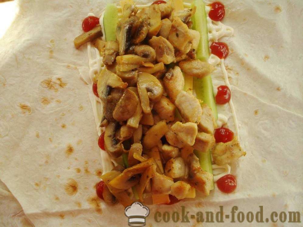 Inizio shawarma da Lavash con pollo e funghi funghi - come fare il pane pita con pollo e funghi regalmente, con un passo per passo ricetta foto