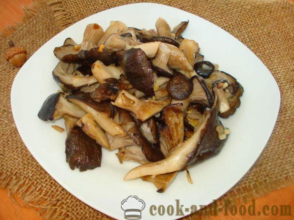 Oyster funghi fritti con cipolle e spezie - come cucinare funghi ostrica fritti, un passo per passo ricetta foto