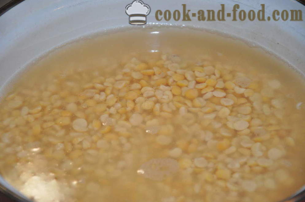 Deliziosa zuppa di piselli con cipolla e pancetta - come cucinare gustosi purea di piselli, un passo per passo ricetta foto