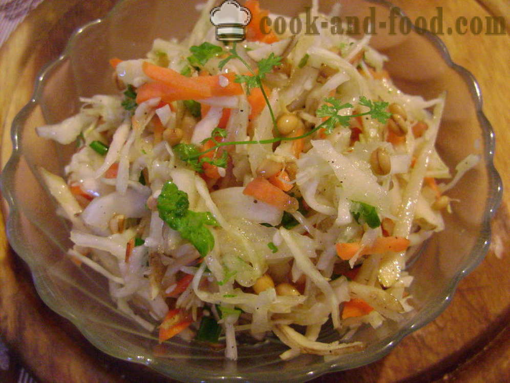 La vitamina insalata di cavolo, carote, topinambur - come fare la vitamina insalata, un passo per passo ricetta foto