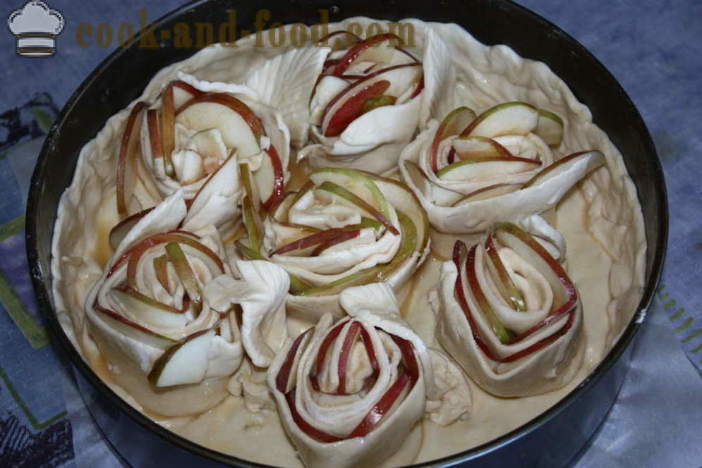 Rose di mele in pasta sfoglia - deliziosa torta di mele di pasta sfoglia, come le mele avvolto in pasta sfoglia, come le rose, passo dopo passo le foto delle ricette