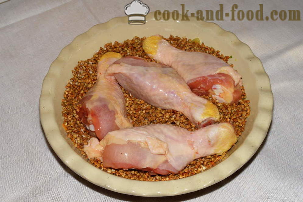 Grano saraceno pollo cotto nel forno - come cucinare il pollo con grano saraceno nel forno, con un passo per passo ricetta foto