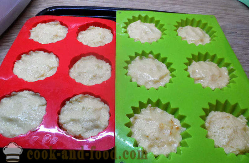 Dolcetti semplici su yogurt o panna acida con semola - a fare cupcakes in scatola, passo dopo passo le foto delle ricette